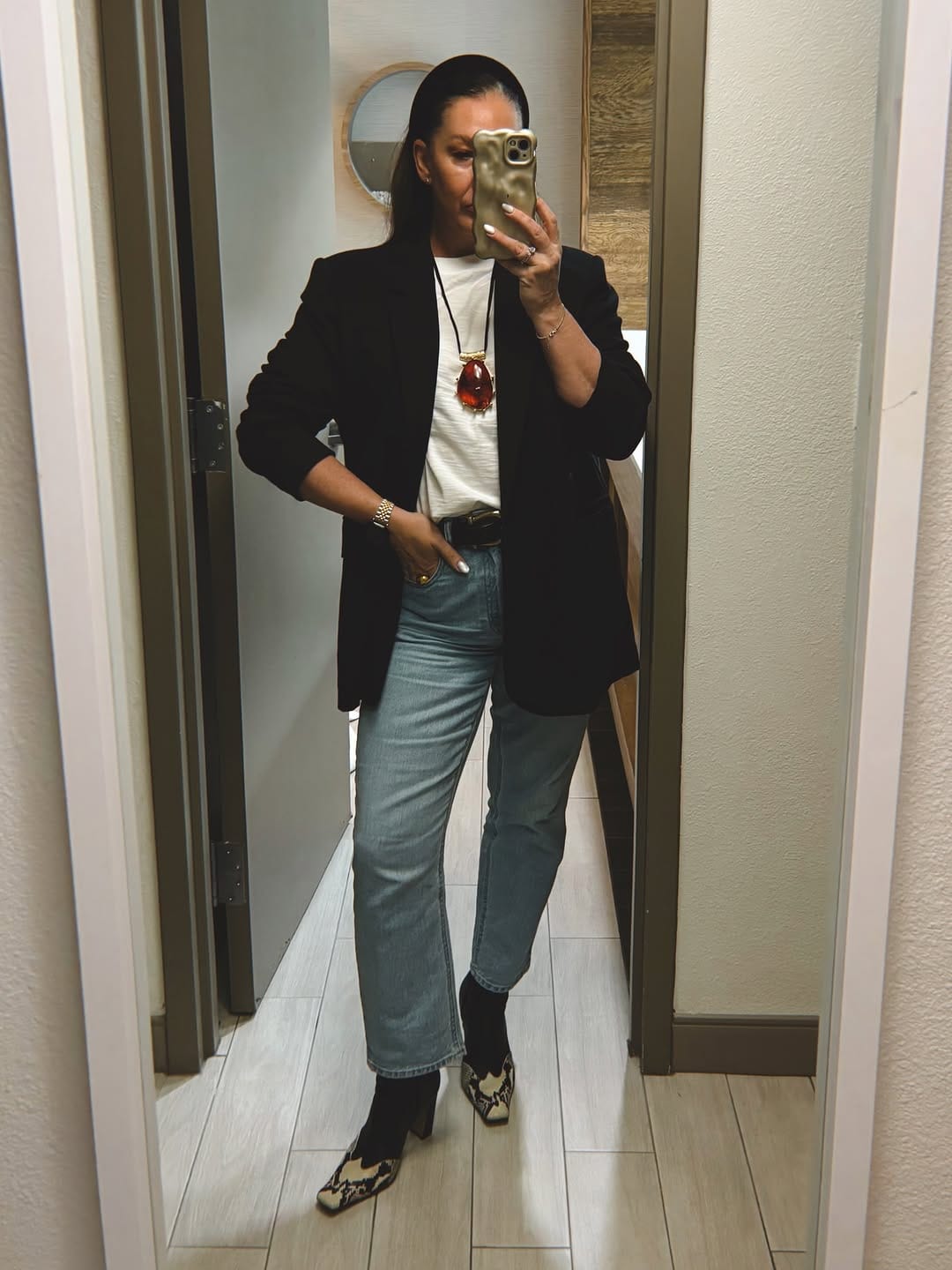 Post 1 by Abbi Hannides | Corporate FA and Personal Stylist on Instagram (image)