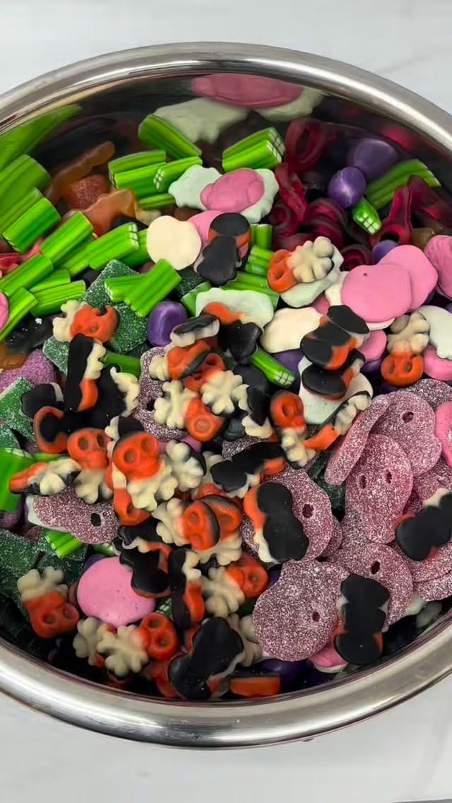 Post 4 by @puresugarcandy on Instagram (video)