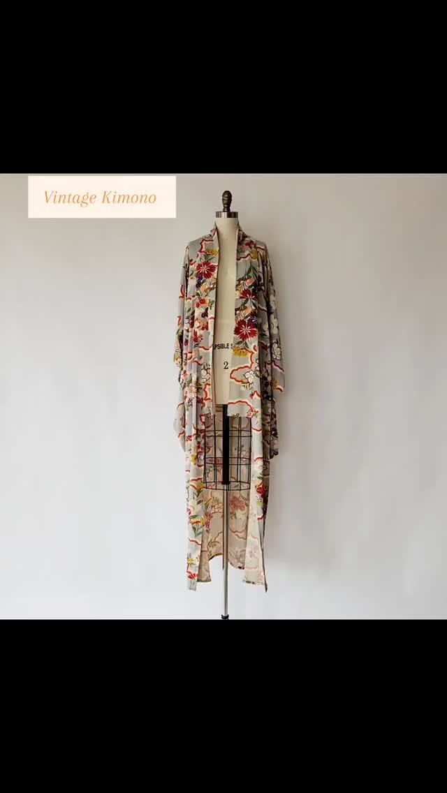 Post 1 by Vivian Vintage 8 | Antique & Vintage Fashion / Clothing on Instagram (video)