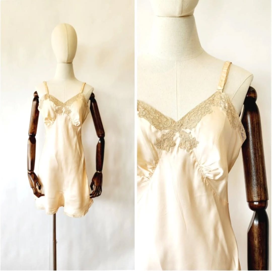 Post 5 by Vivian Vintage 8 | Antique & Vintage Fashion / Clothing on Instagram (image)