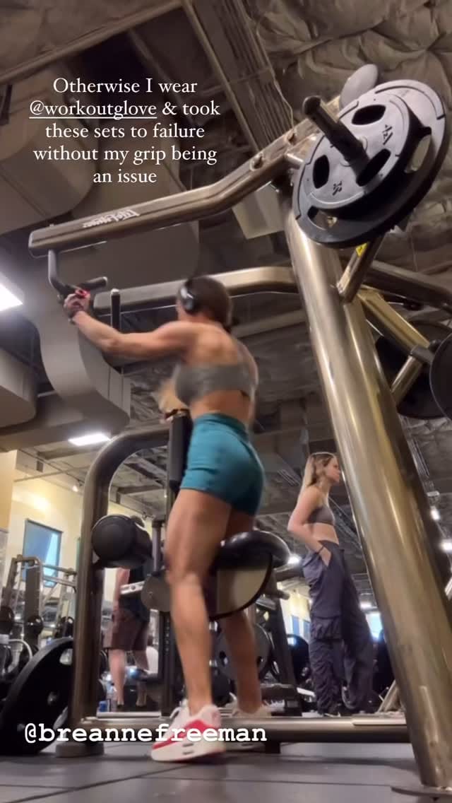Post 6 by 𝐆-𝐋𝐎𝐕𝐄𝐒 on Instagram (video)