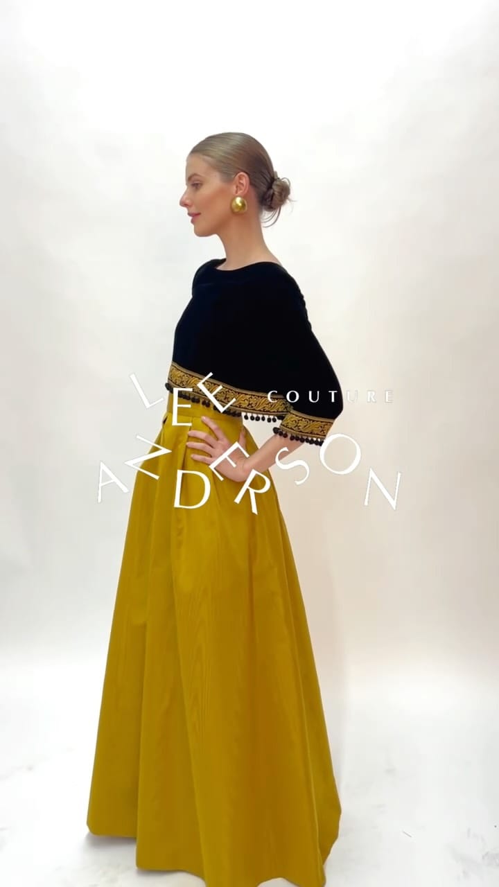 Post 11 by Lee Anderson Couture on Instagram (video)