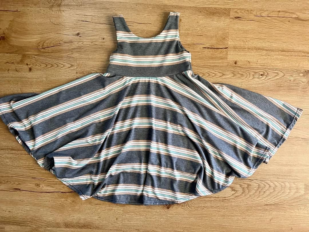 Post 6 by Bizzy Sewing Apparel (Amber aka Bizzy) on Instagram (image)