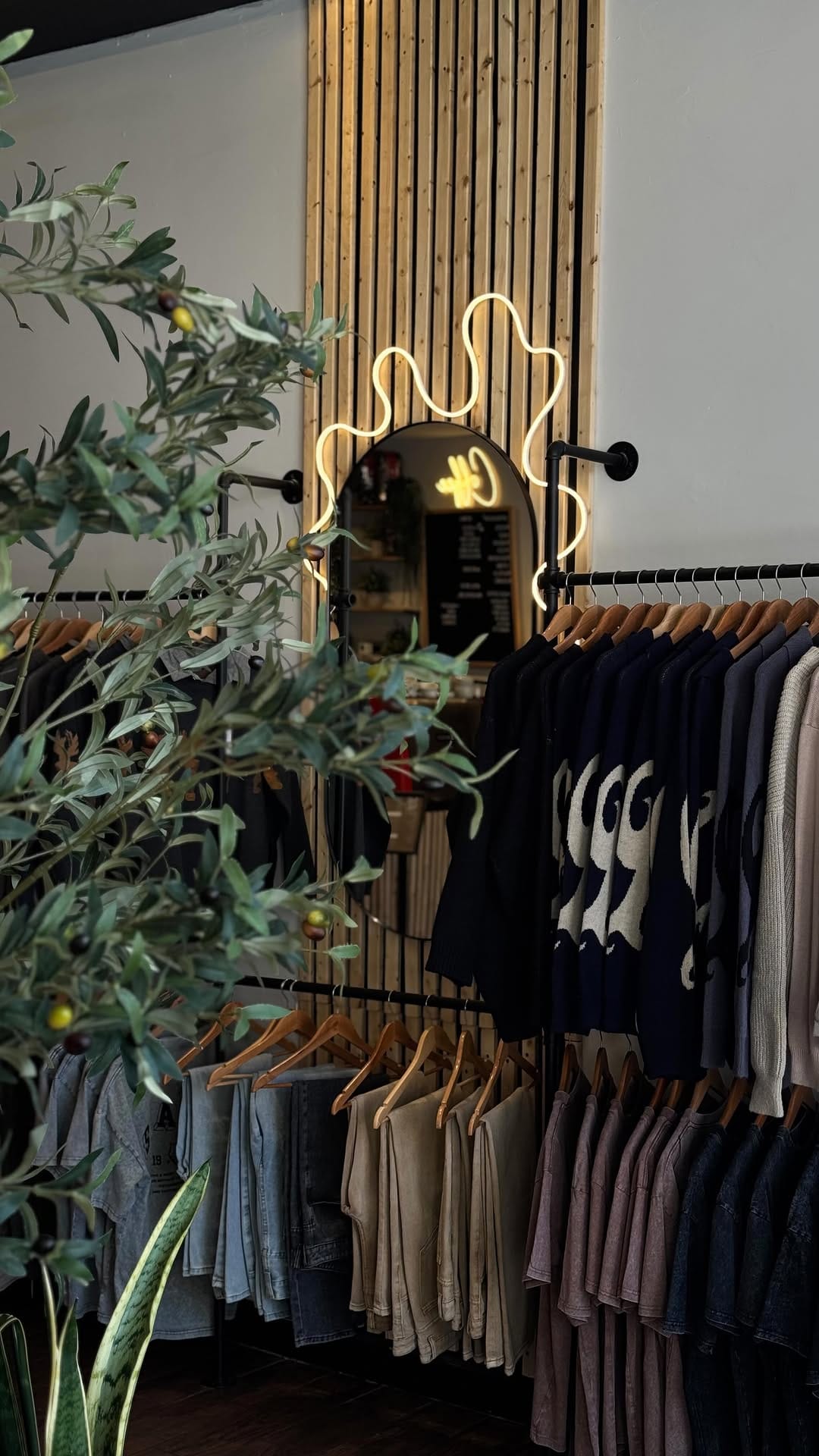 Post 3 by Geakoa Shop 🏷 on Instagram (video)