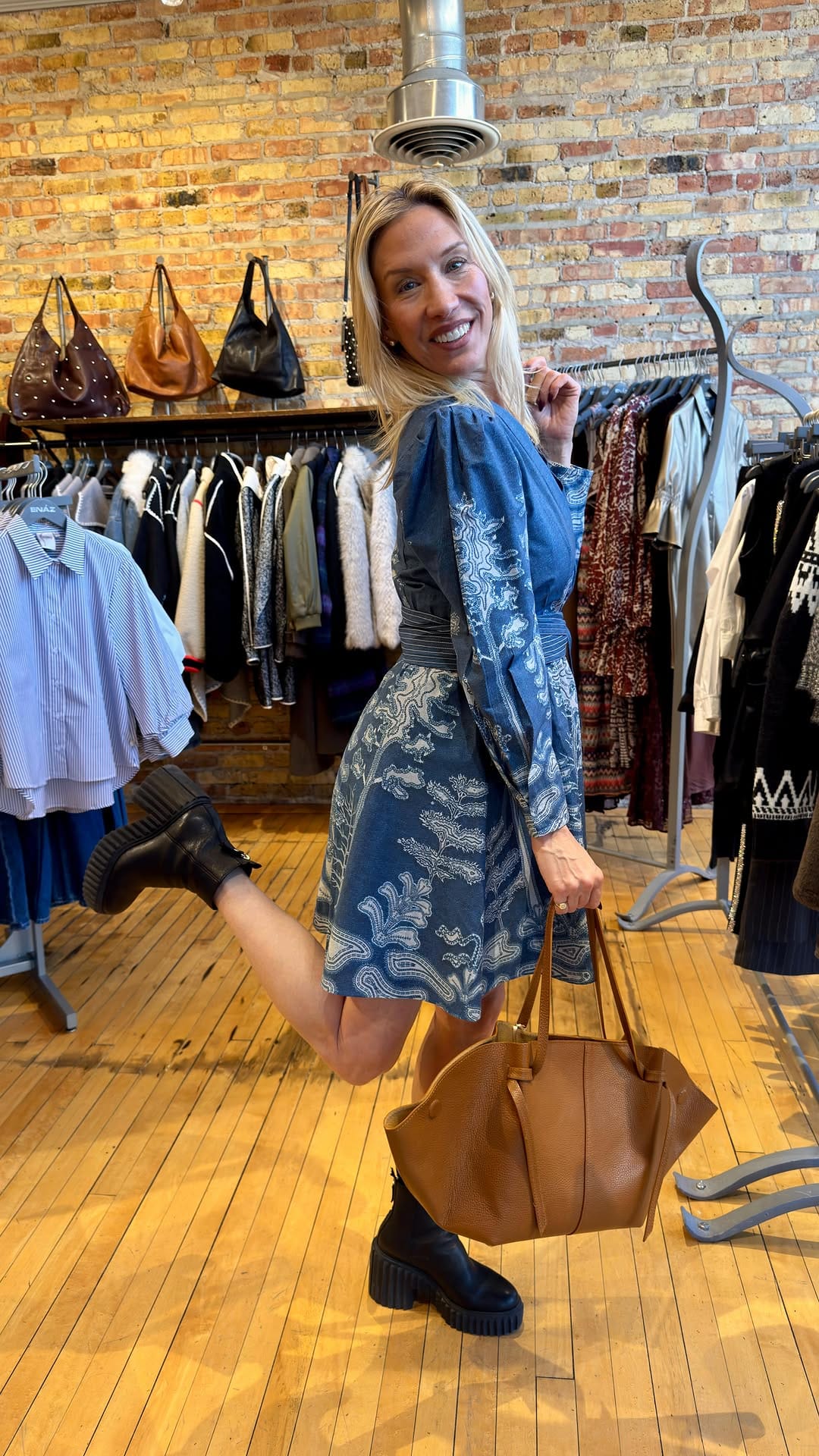 Post 1 by ENAZ Boutique on Instagram (video)
