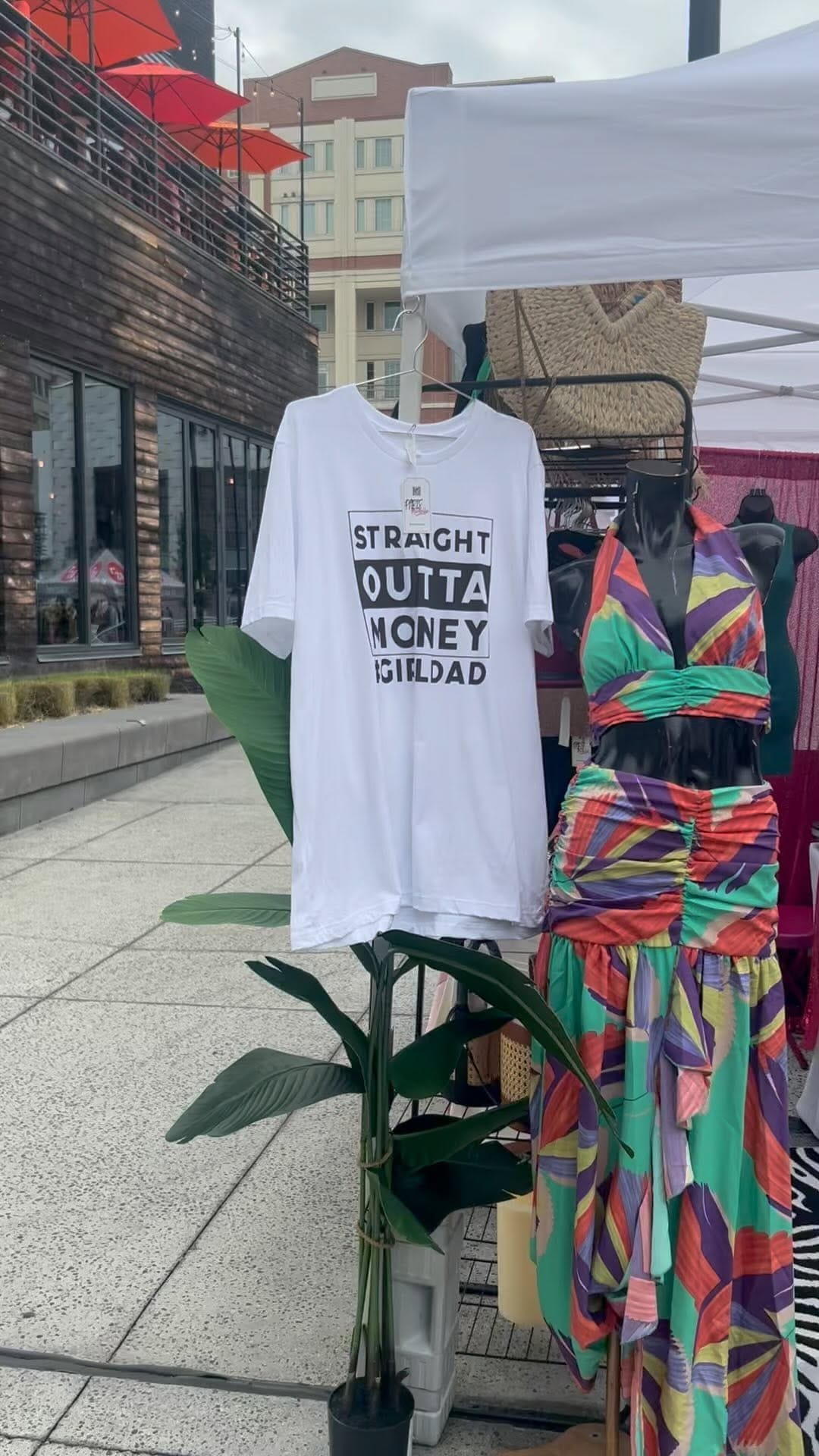 Post 12 by Women’s Online Boutique on Instagram (video)