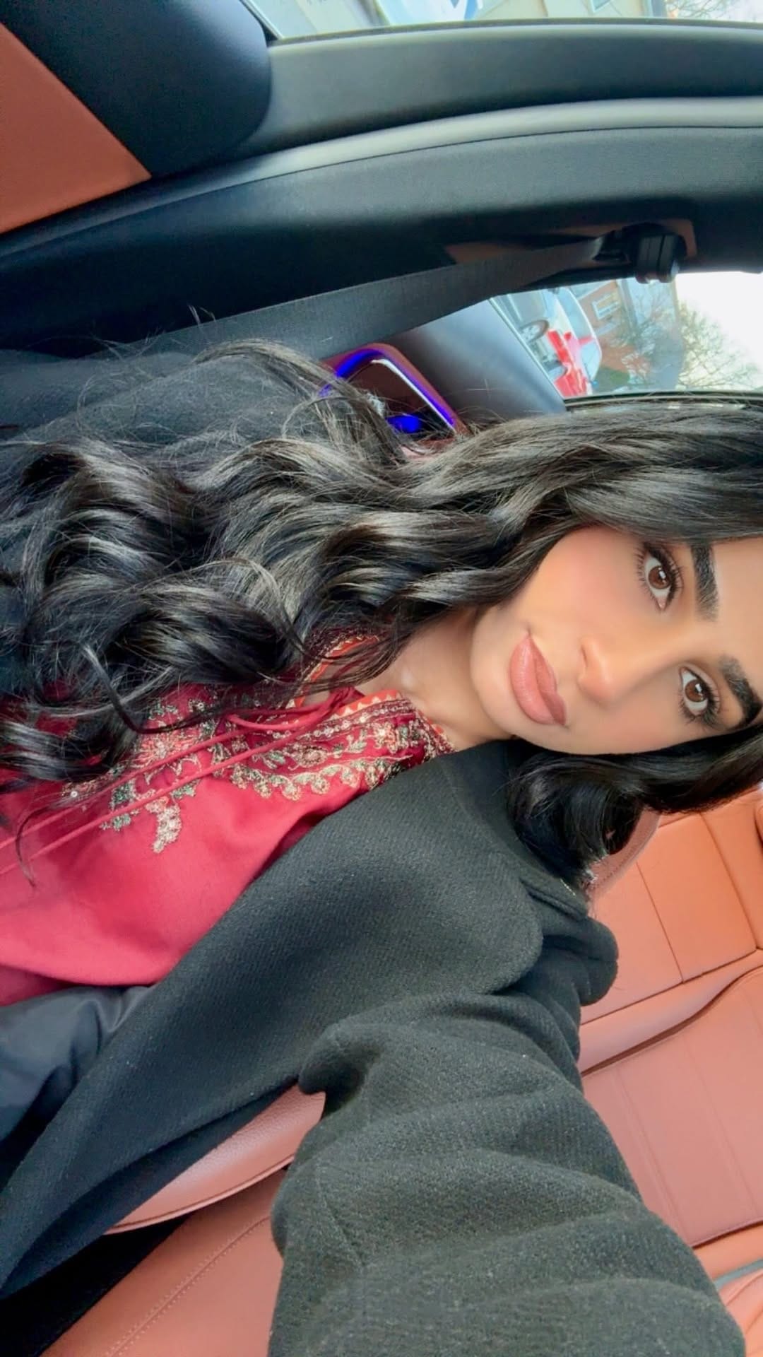 Post 1 by Anna Ahmad on Instagram (video)