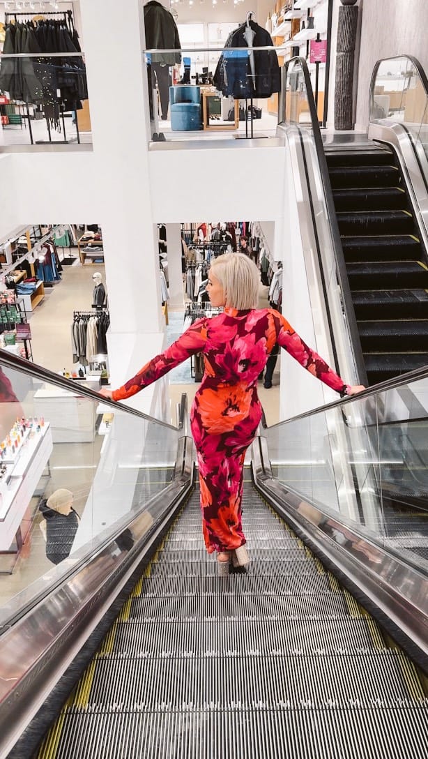 Post 5 by riva 💋 fashion model / style expert on Instagram (video)