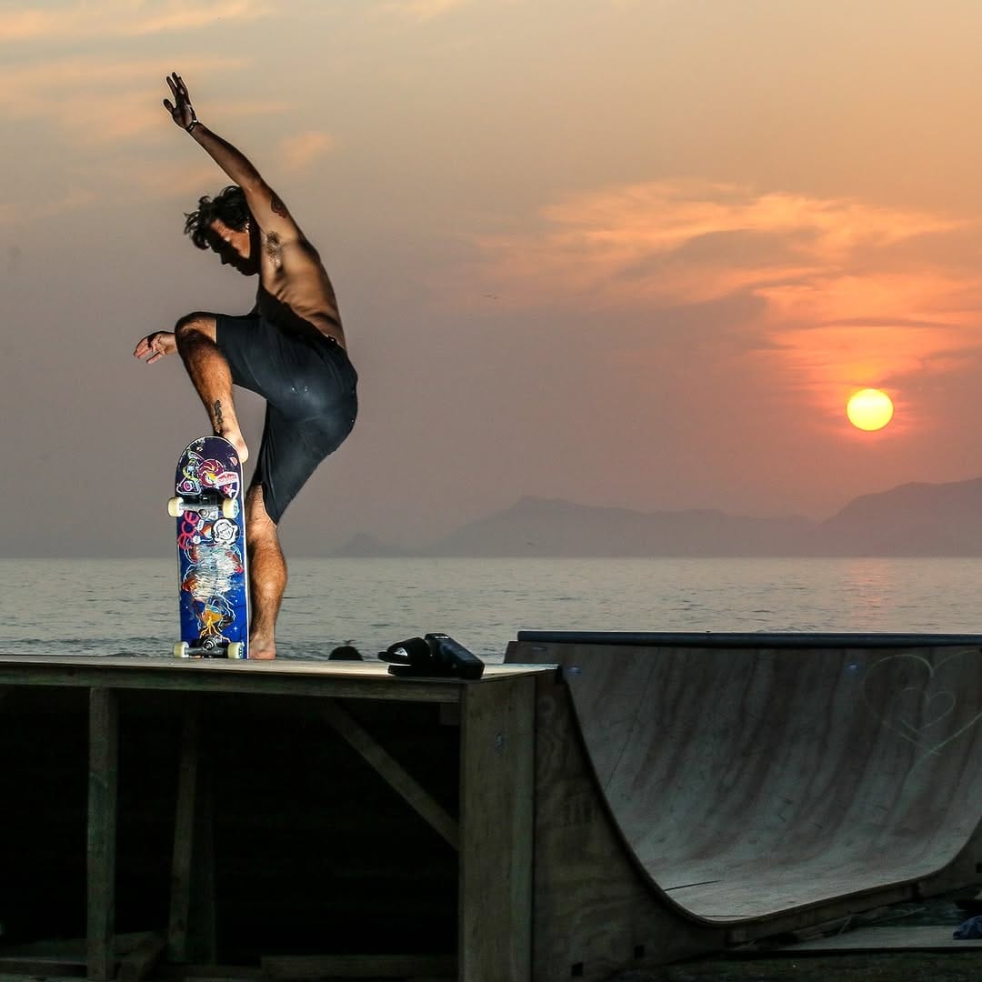 Post 3 by Lee Leal on Instagram (image)