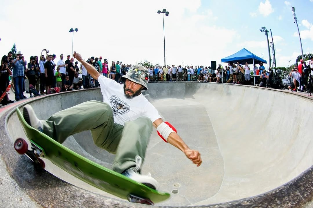 Post 10 by Lee Leal on Instagram (image)