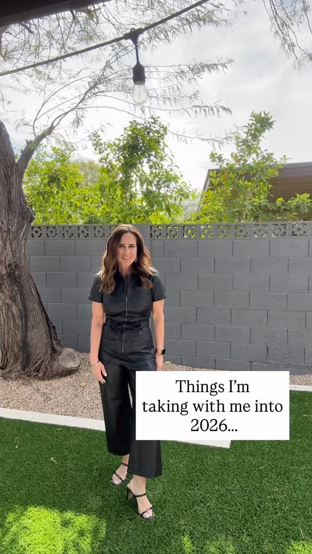 Post 3 by 𝐉 𝐞 𝐚 𝐧 𝐧 𝐞́ on Instagram (video)