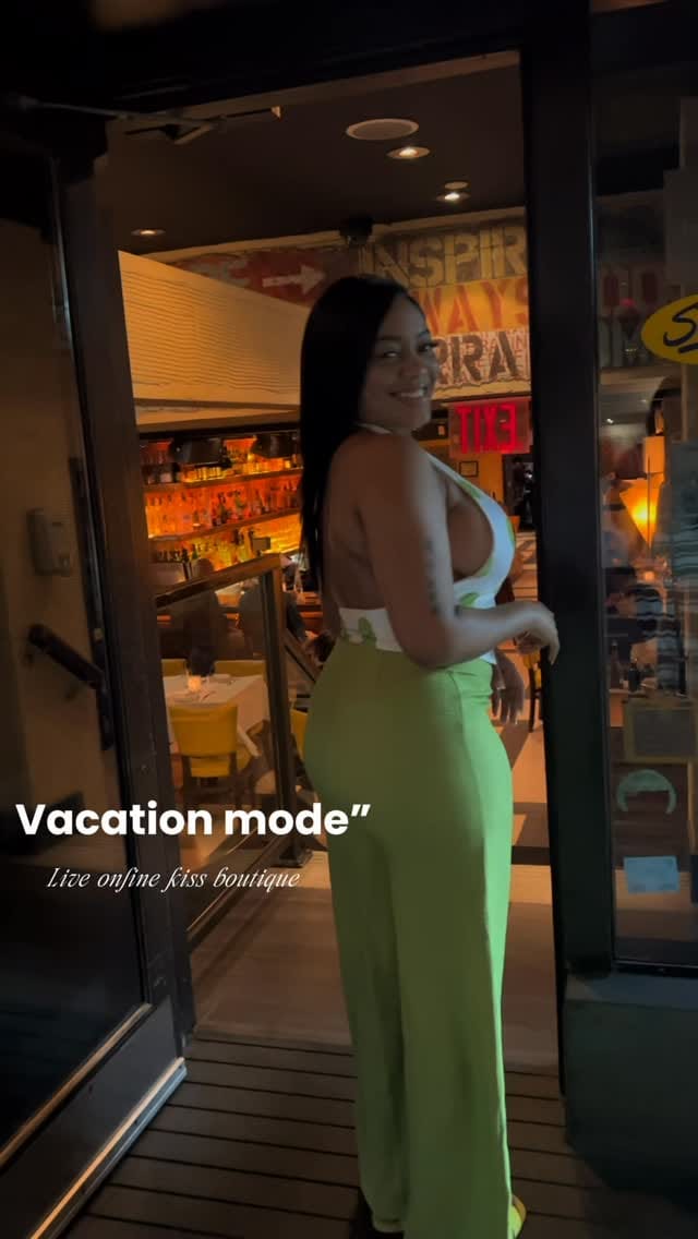 Post 10 by WOMEN CLOTHING /  FASHION ACCESSORIZES on Instagram (video)