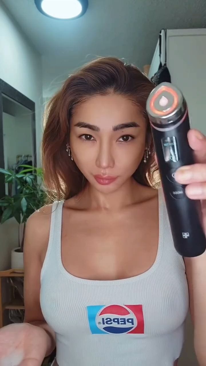 Post 2 by BELLA SNOW on Instagram (video)