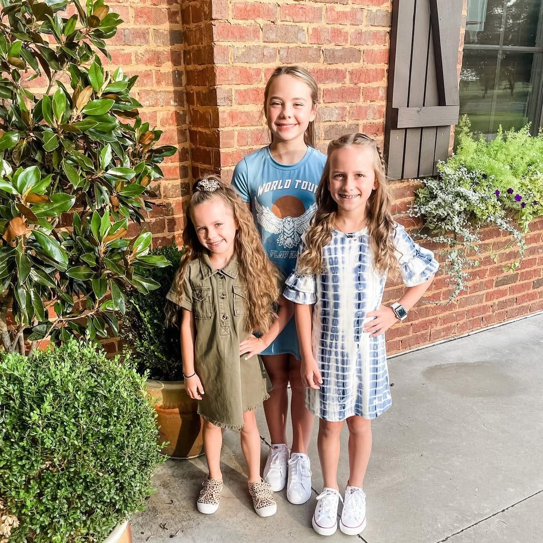Post 1 by Petite Casual Fashion on Instagram (carousel)