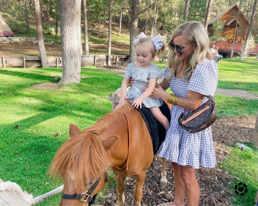 Post 6 by Petite Casual Fashion on Instagram (carousel)