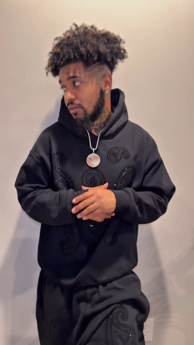 Post 4 by 💧𝕿𝖍𝖊 𝕯𝖗𝖎𝖕 𝖑𝖔𝖗𝖉 🙏 on Instagram (video)