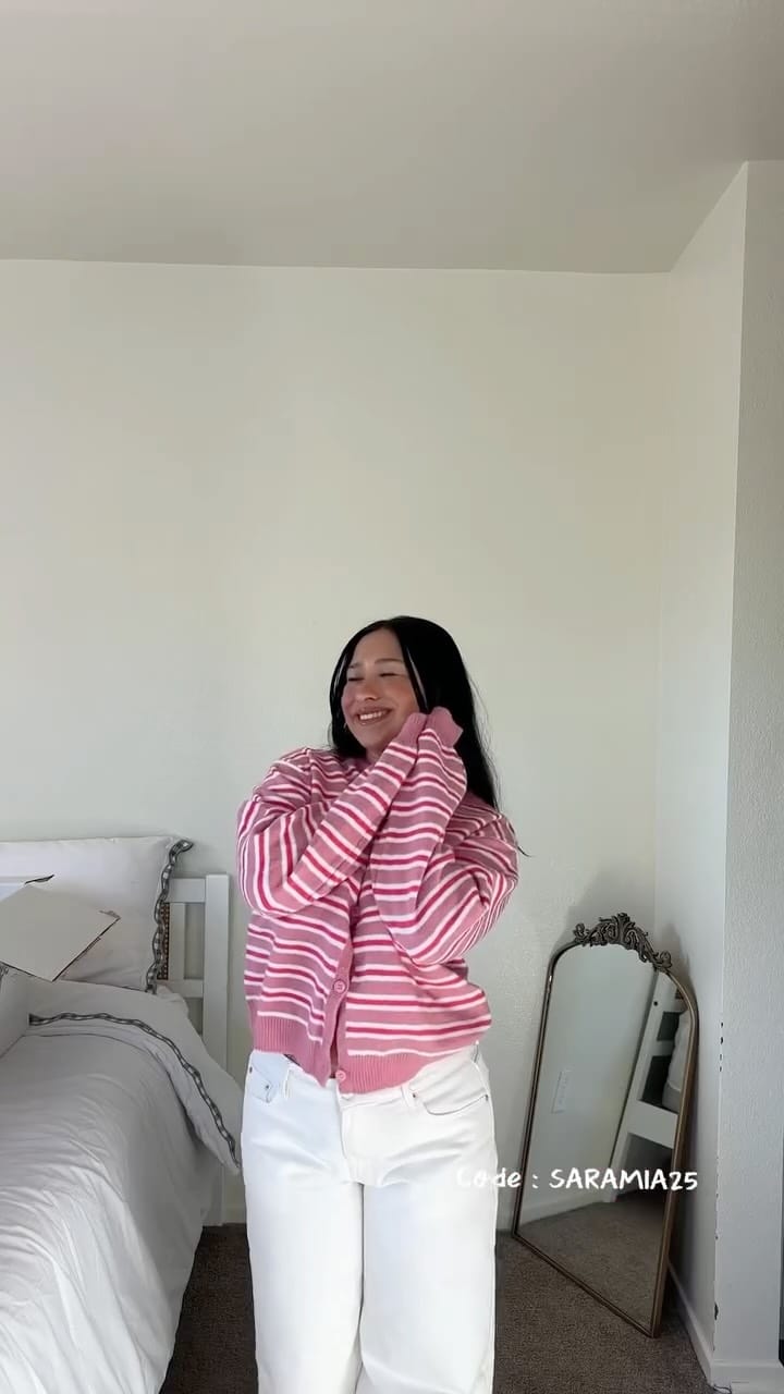 Post 10 by Saramia on Instagram (video)