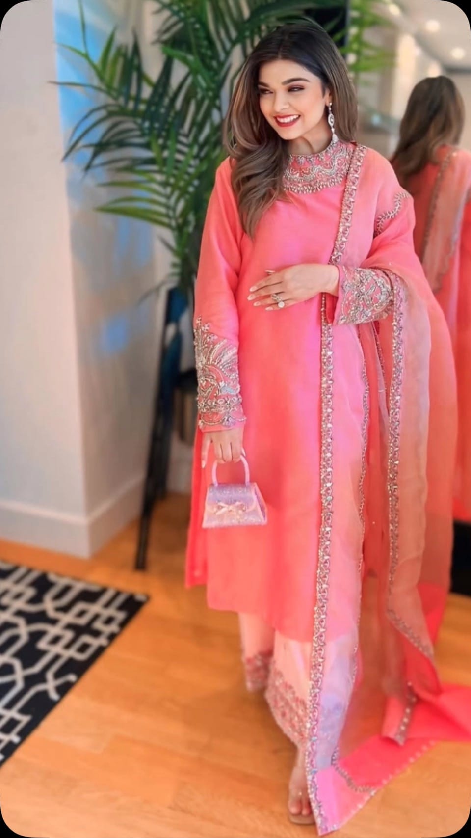 Post 8 by Sana Bhadelia on Instagram (video)