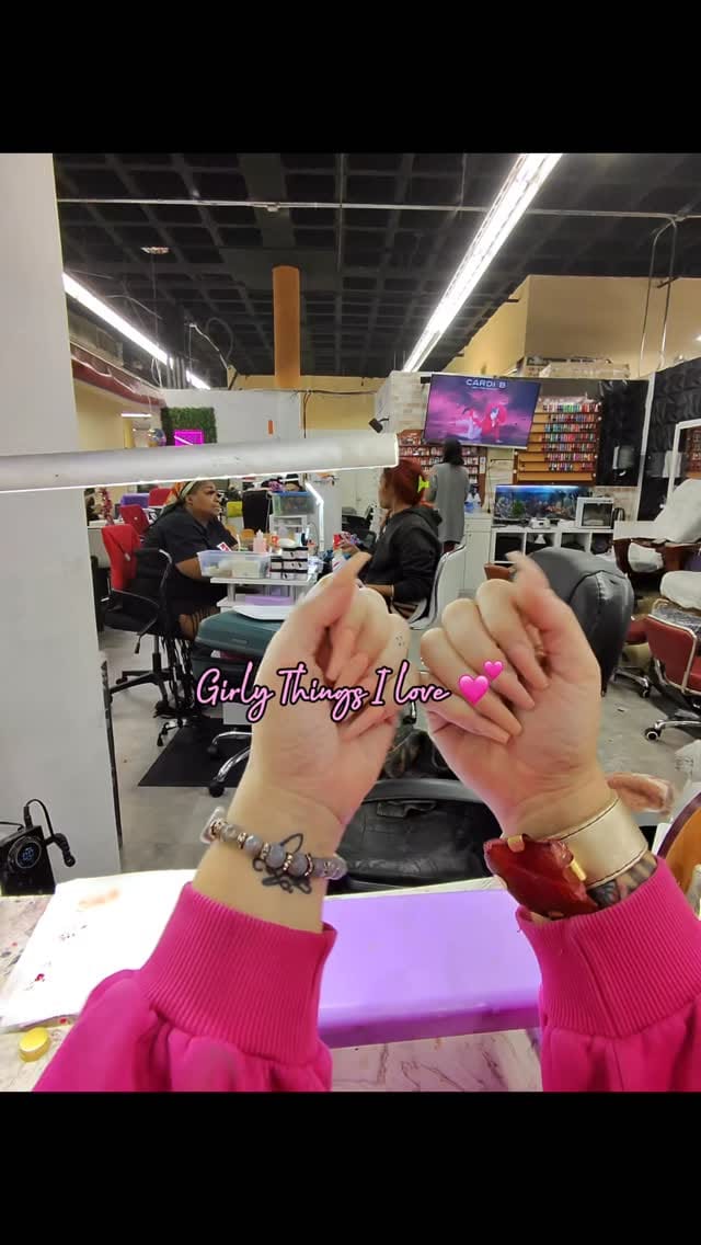 Post 5 by Susan Curry on Instagram (video)