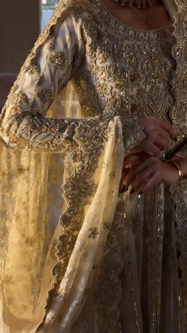 Post 10 by The Luxurious Couture on Instagram (video)