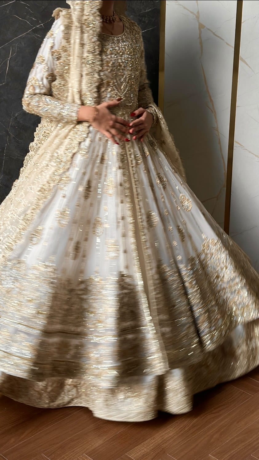 Post 9 by The Luxurious Couture on Instagram (video)