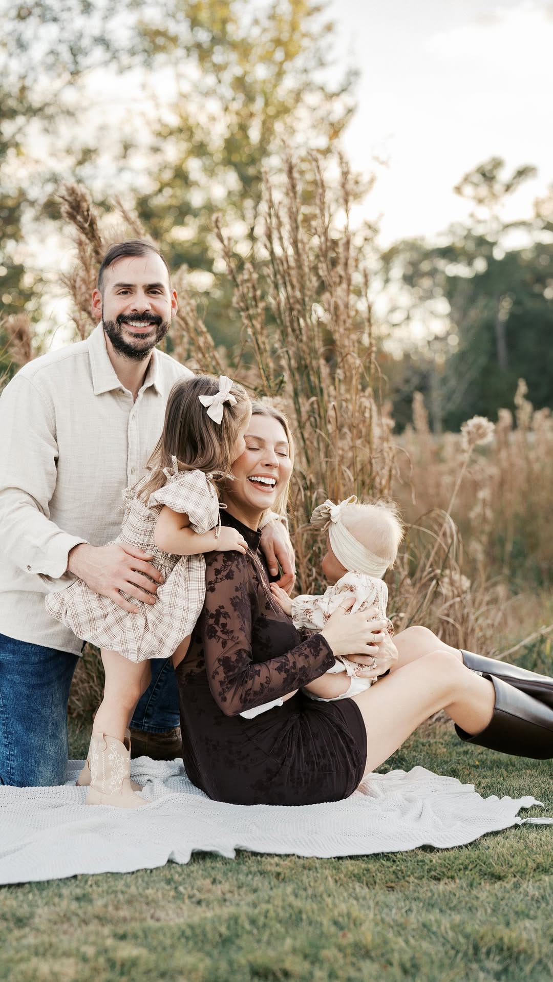 Post 8 by Cheyenne Cavazos | Nursing Friendly Mom Outfits on Instagram (video)