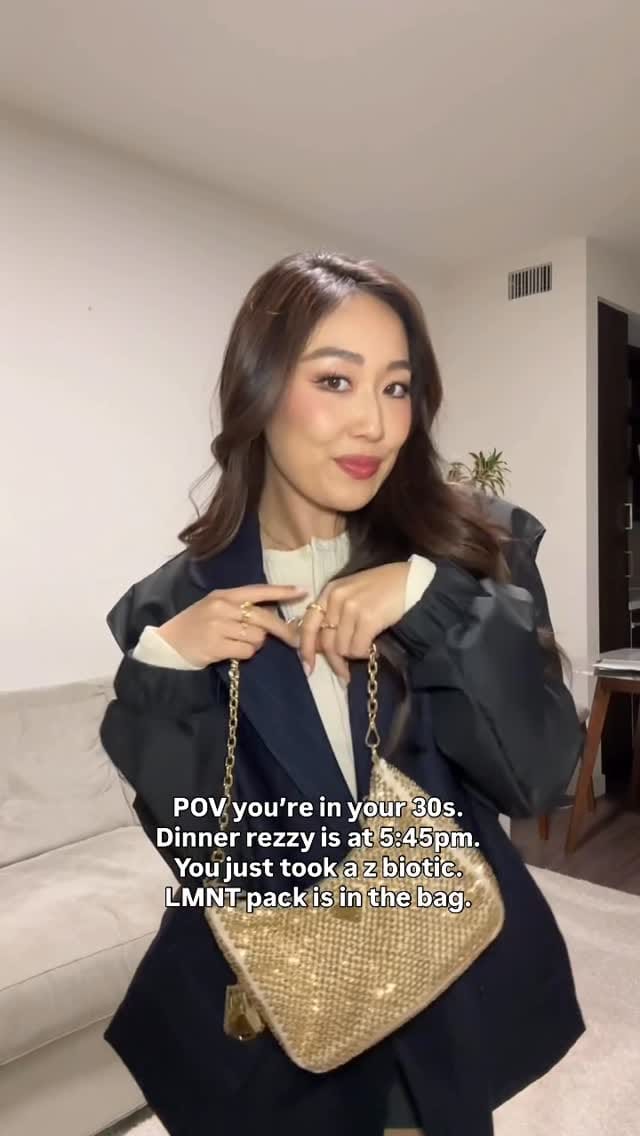 Post 4 by Vera Vlogs on Instagram (video)