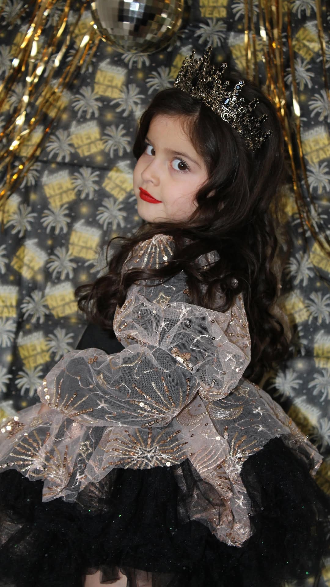Post 3 by Ari tutus on Instagram (video)