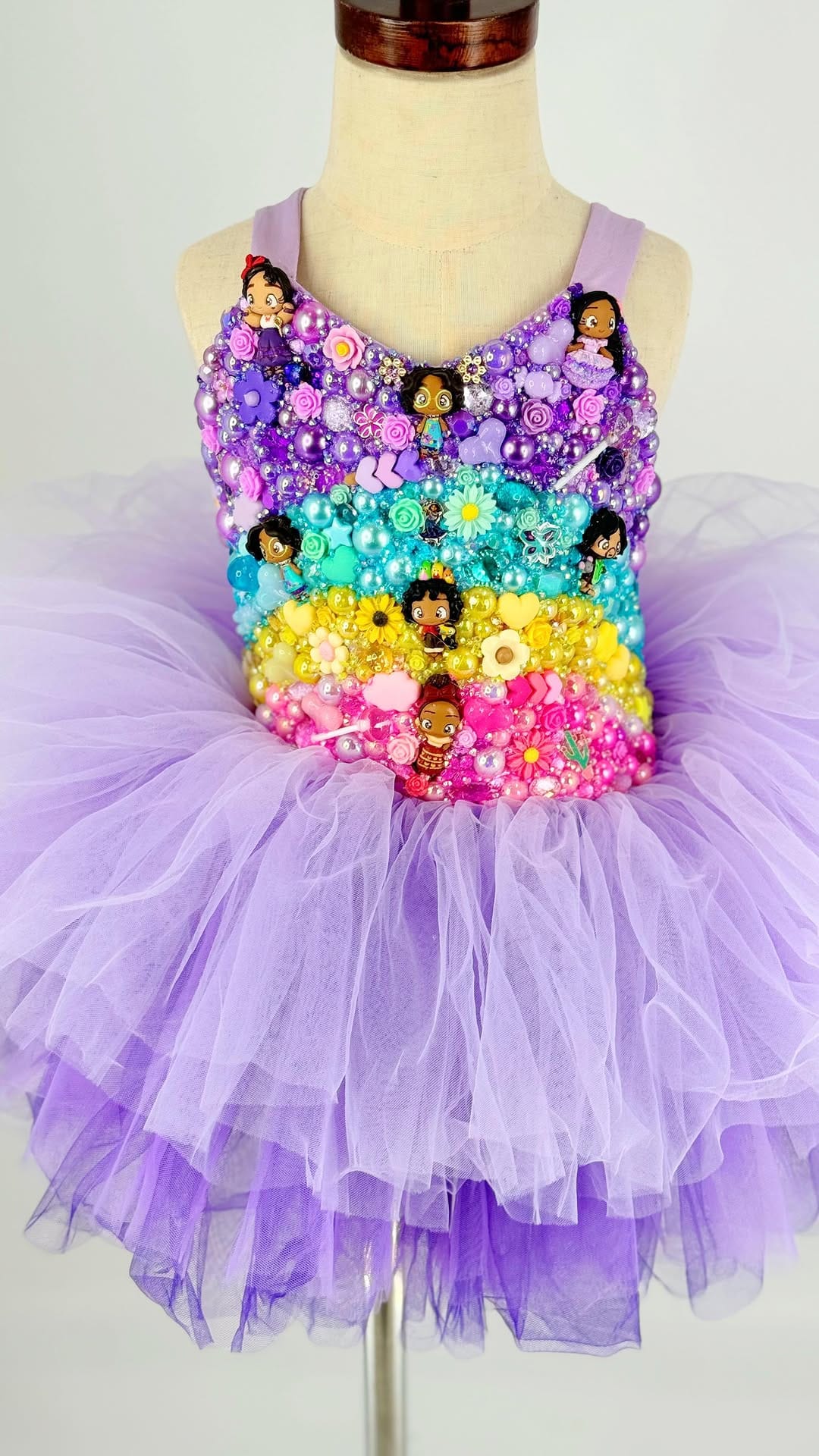 Post 8 by Ari tutus on Instagram (video)