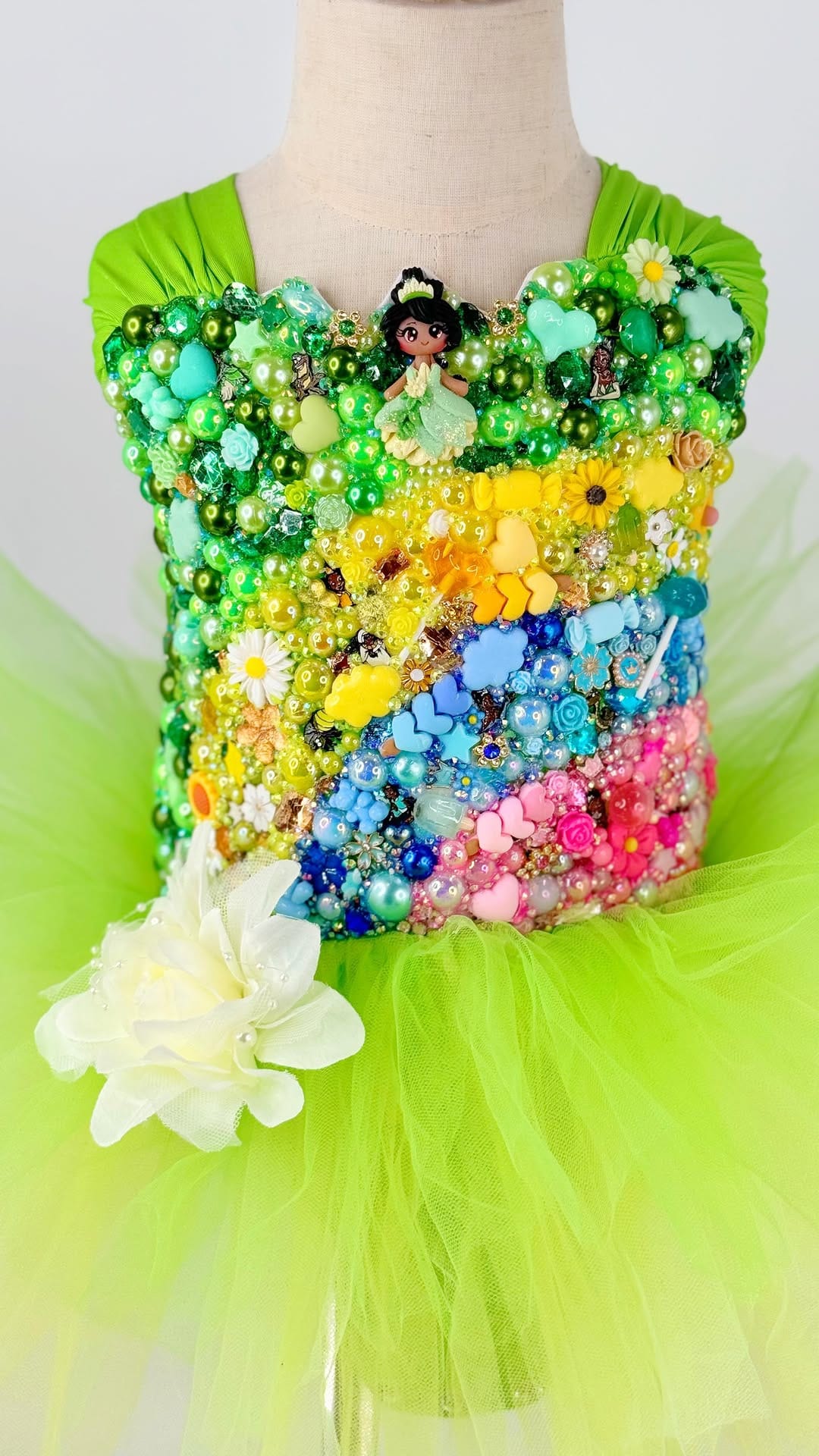 Post 9 by Ari tutus on Instagram (video)