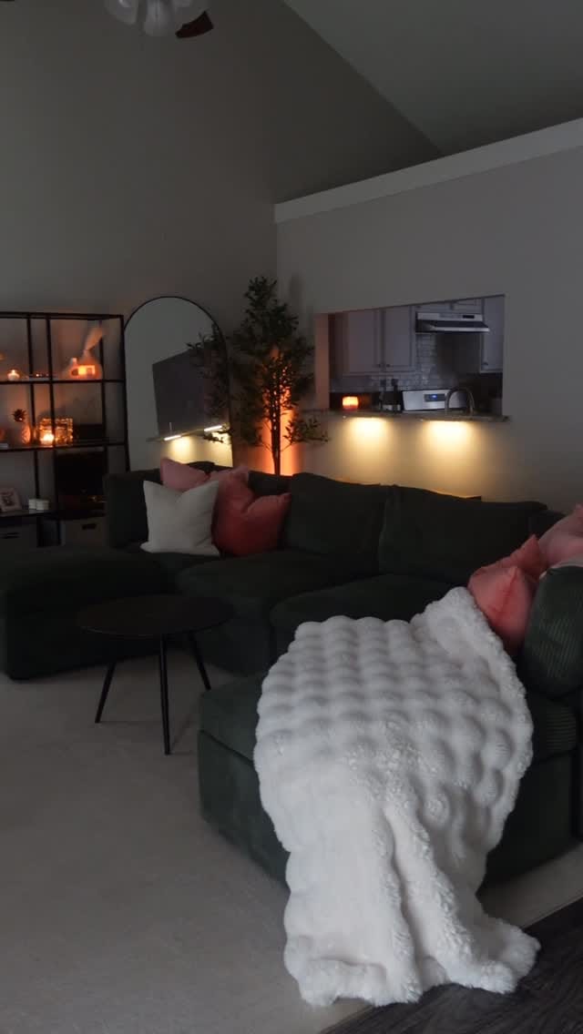 Post 10 by Marcia LaChaé (PrettyGirlsWithCurls) on Instagram (video)