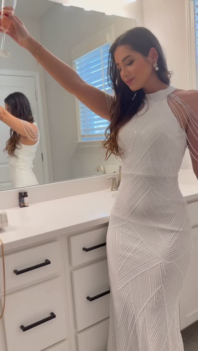 Post 7 by Carolina Cardenas | Elegant Women’s Fashion on Instagram (video)