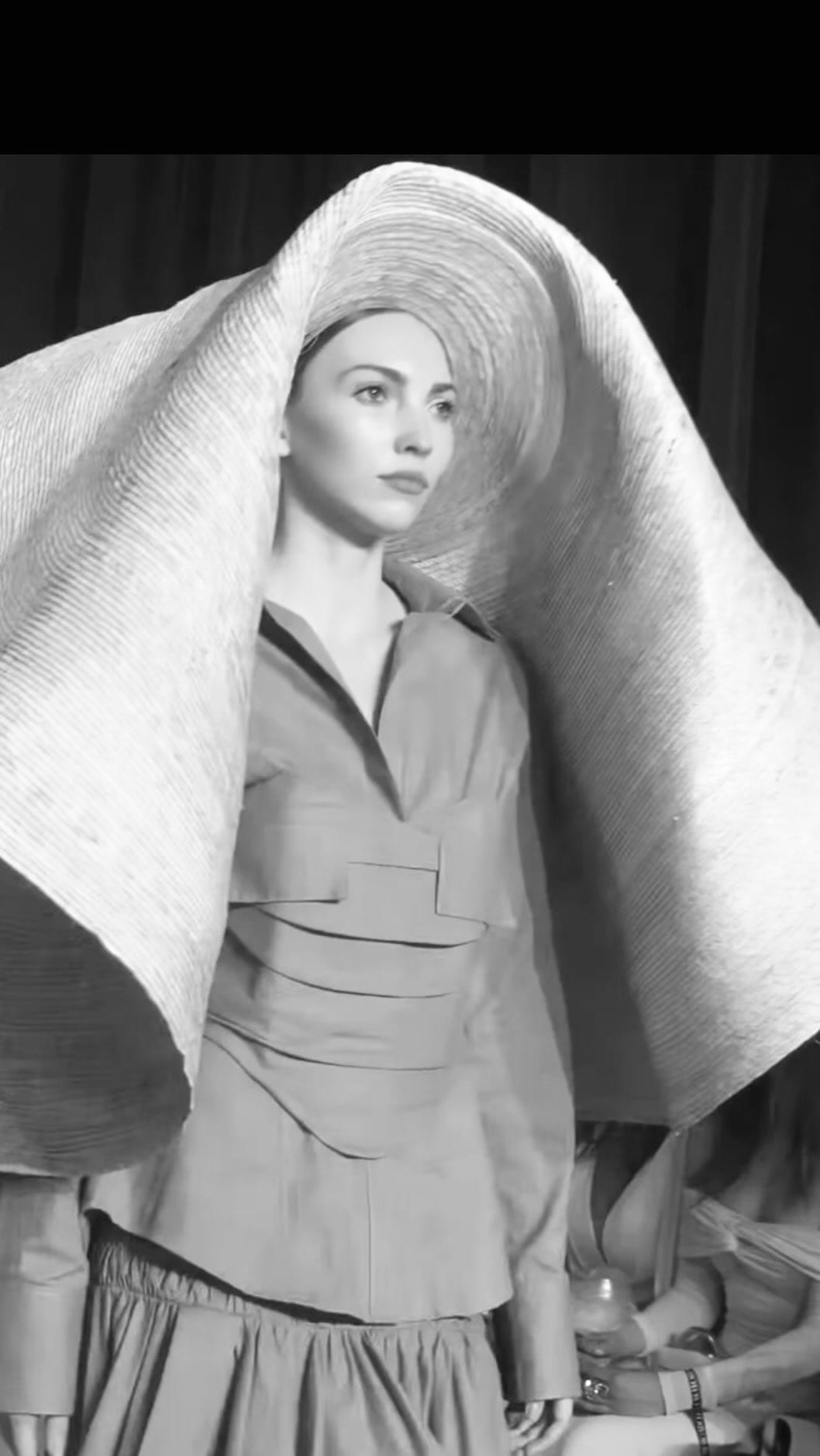 Post 5 by I S A B E L  C A V I E D E S on Instagram (video)