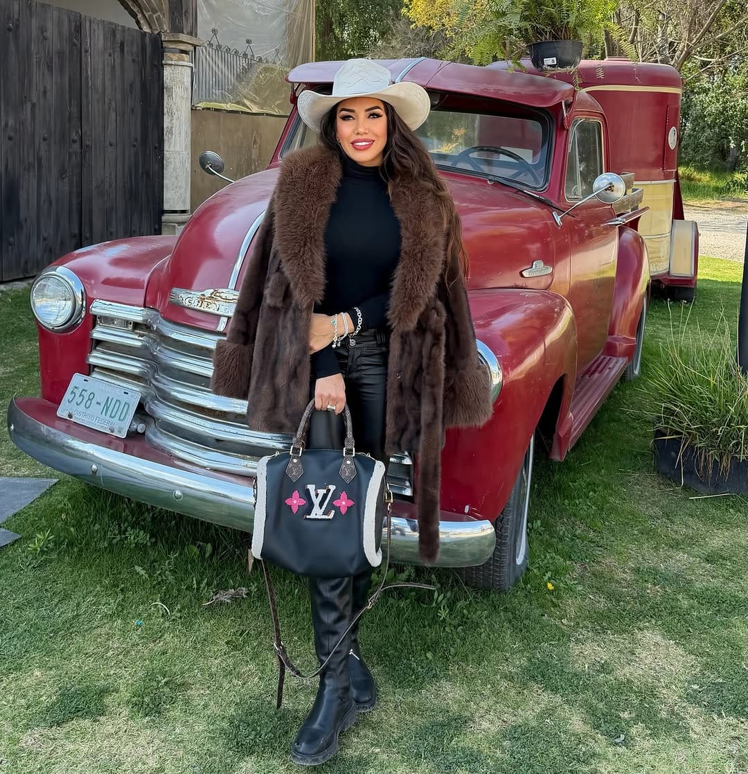 Post 2 by Ana Lilia Tello on Instagram (image)