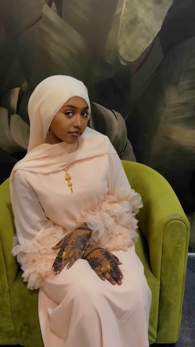 Post 6 by HIJABTHRONE on Instagram (video)