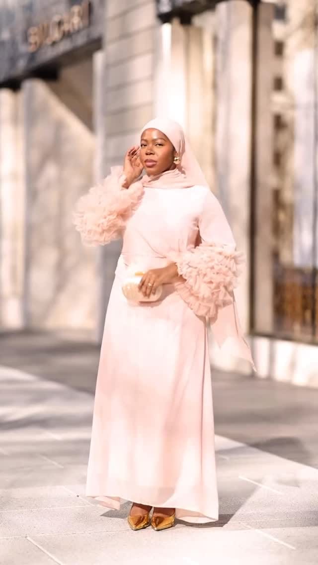 Post 9 by HIJABTHRONE on Instagram (video)