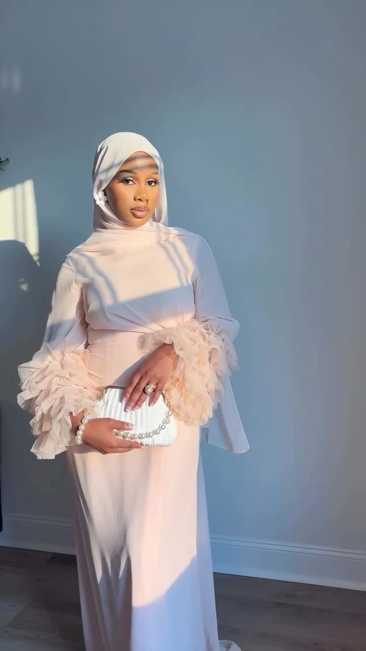 Post 3 by HIJABTHRONE on Instagram (video)