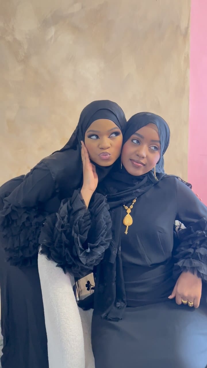 Post 10 by HIJABTHRONE on Instagram (video)
