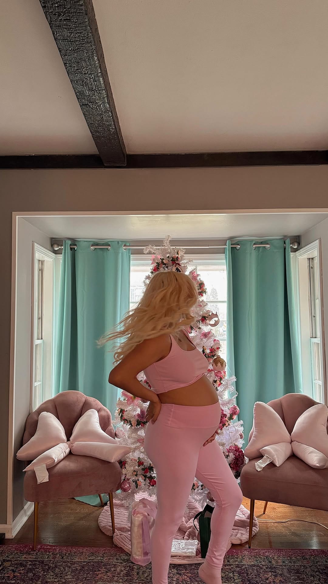 Post 5 by R̥ḁc̥h̥e̥l̥ M̥o̥r̥e̥t̥t̥i̥ on Instagram (video)