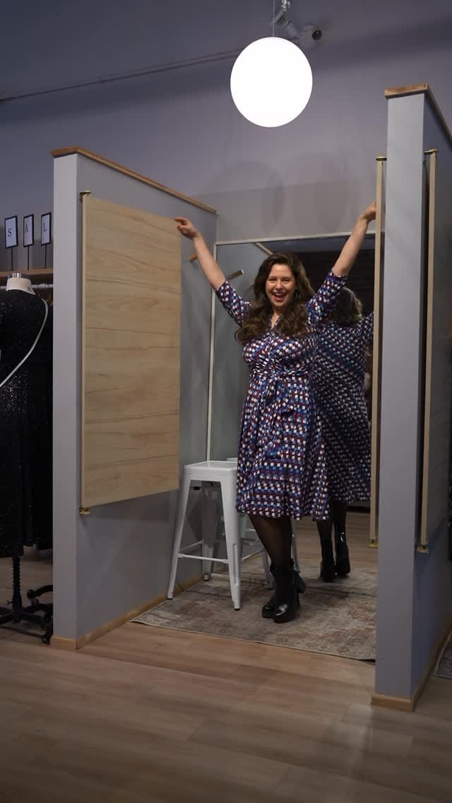 Post 1 by Karina Dresses on Instagram (video)