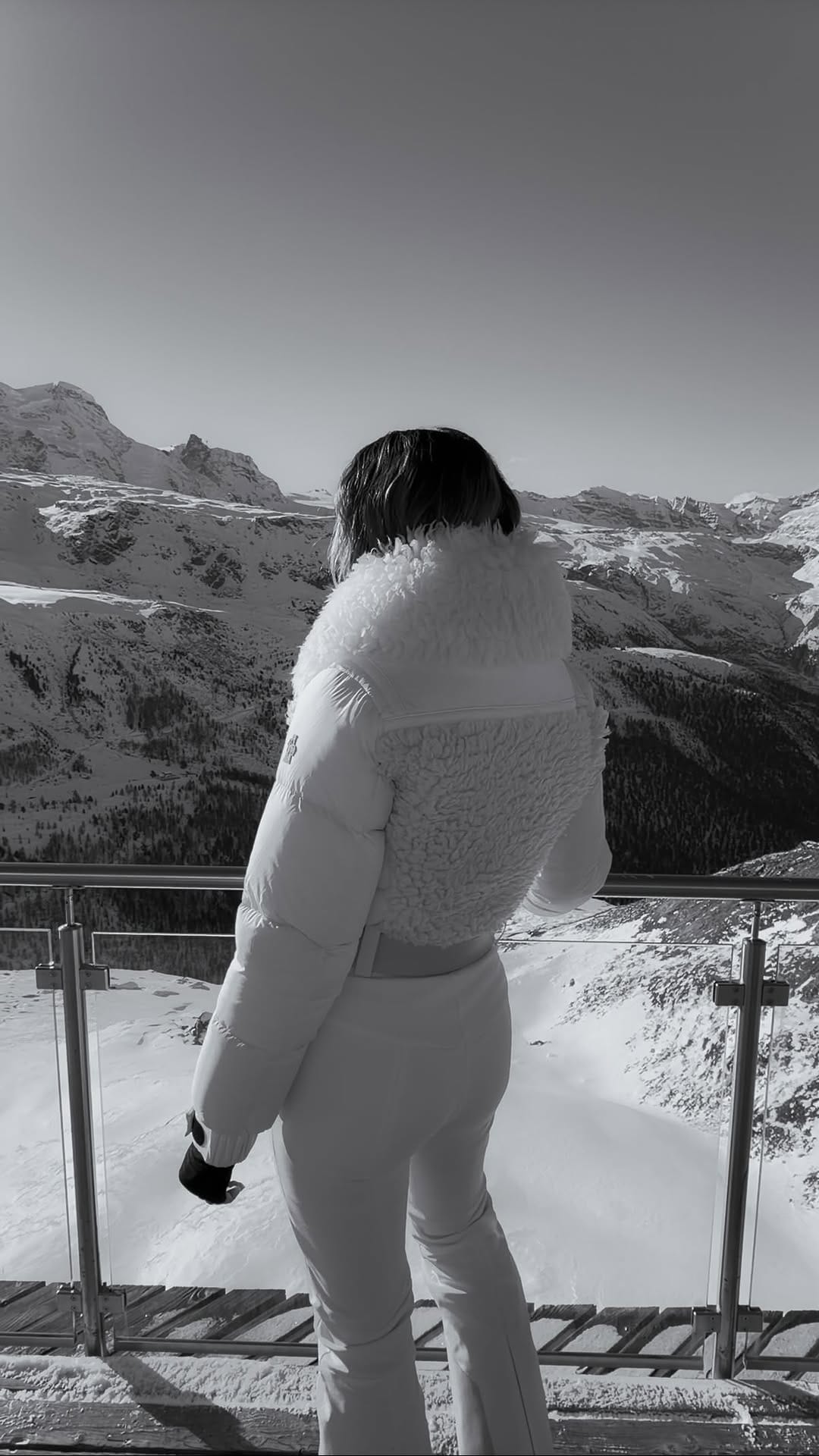 Post 3 by DRAGANA on Instagram (video)