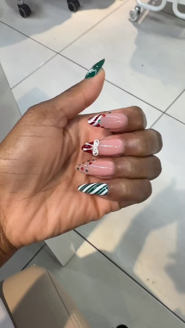 Post 10 by MrsKevOnStage on Instagram (video)