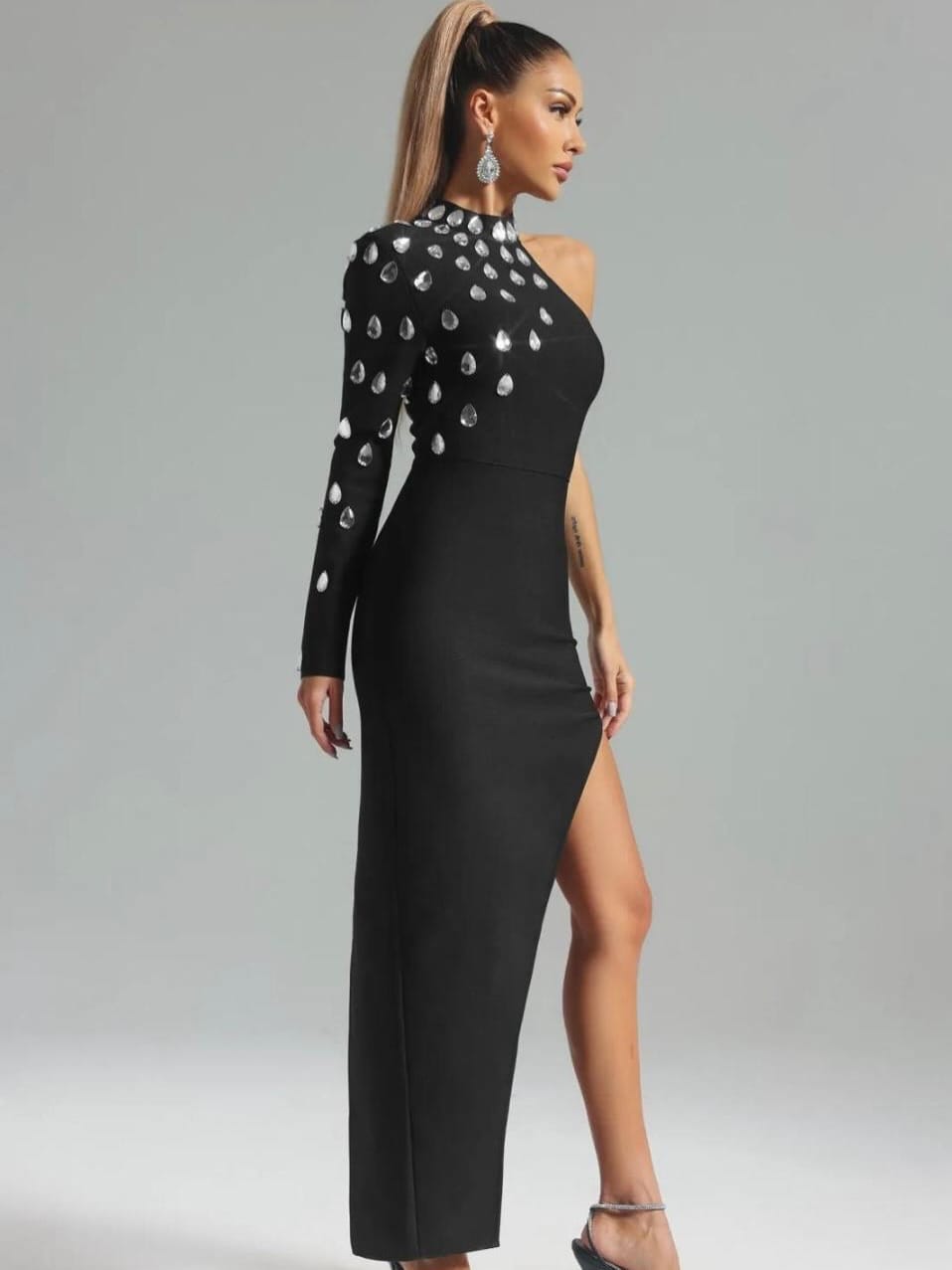 Post 7 by @f i u s h a FASHION on Instagram (carousel)