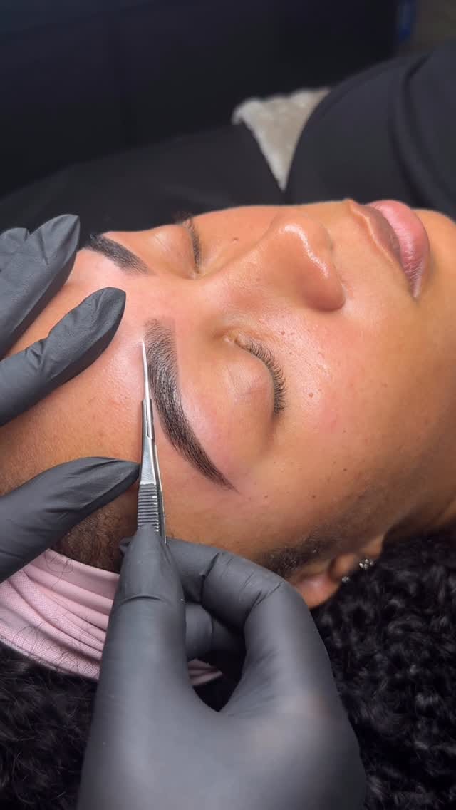 Post 4 by Houston’s #1 Brow Artist & Educator on Instagram (video)