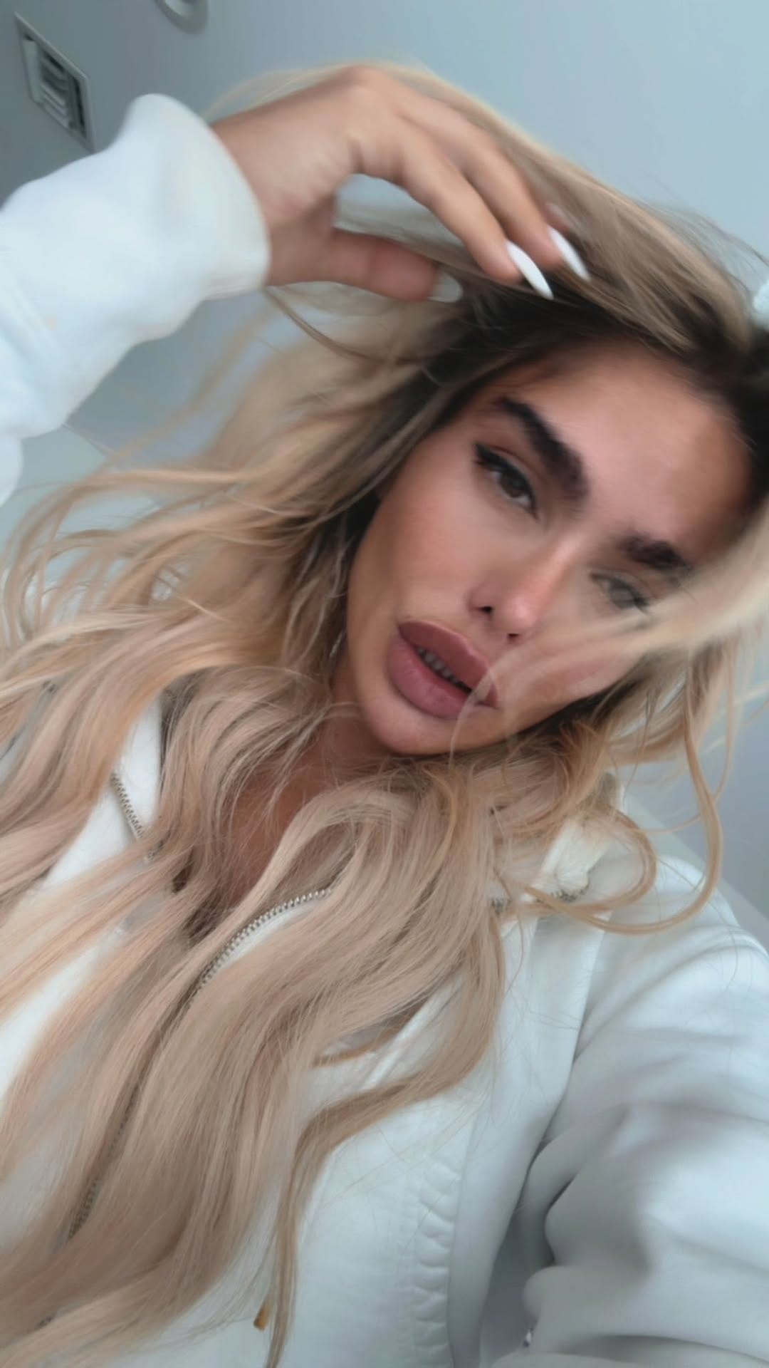 Post 6 by Healthy Hair | Perfect Color | Natural Extensions on Instagram (video)