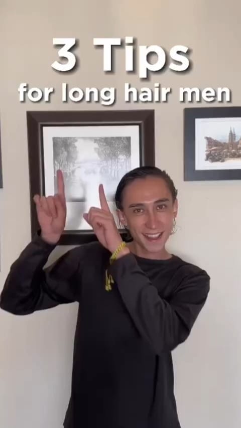 Post 4 by The Runway Looks on Instagram (video)