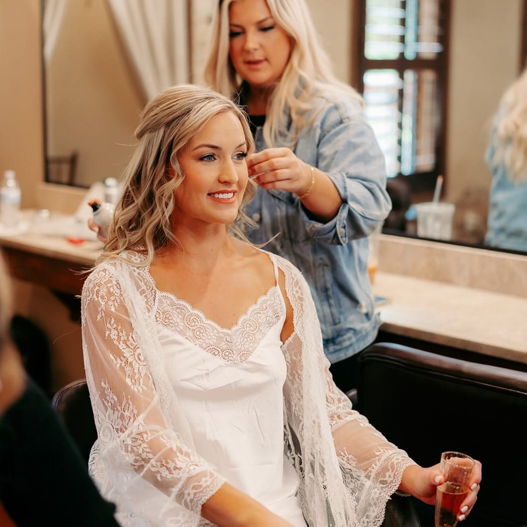 Post 6 by 𝐿𝐴𝑈𝑅𝐸𝑁 | TRAVELING BRIDAL HAIR + MAKEUP ARTIST on Instagram (image)