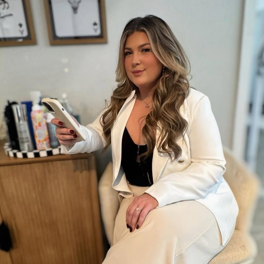 Post 5 by 𝐿𝐴𝑈𝑅𝐸𝑁 | TRAVELING BRIDAL HAIR + MAKEUP ARTIST on Instagram (carousel)