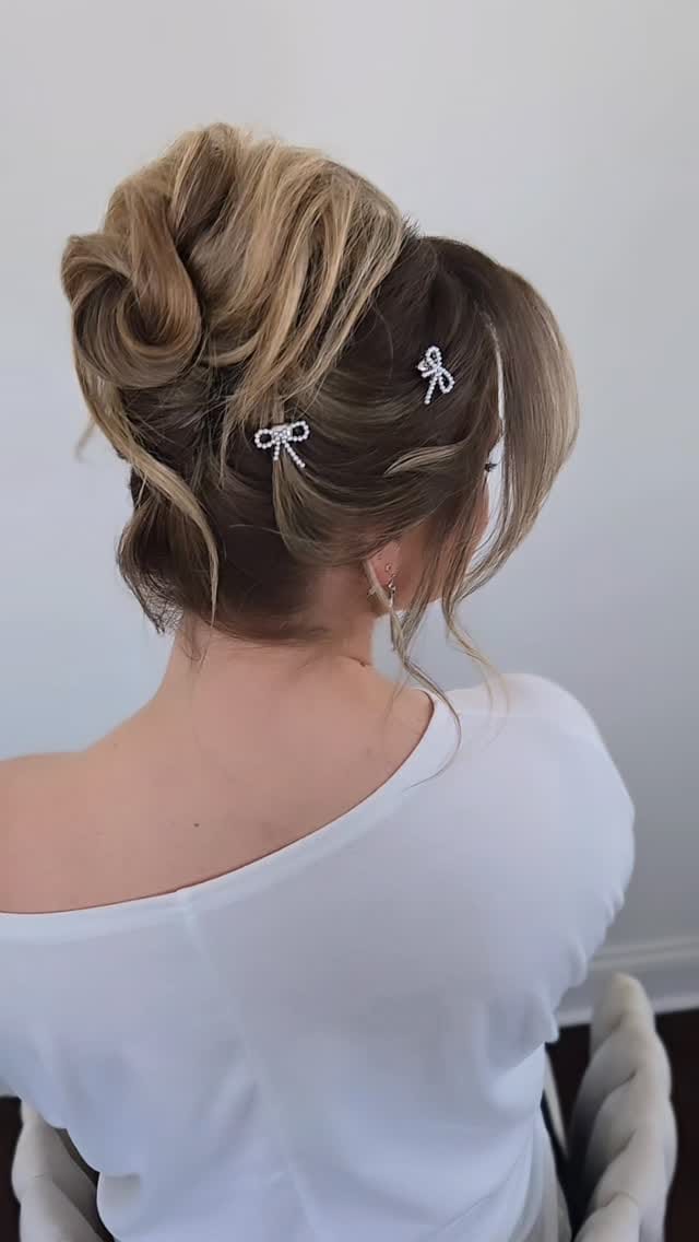 Post 7 by Chicago Bridal Hairstylist on Instagram (video)