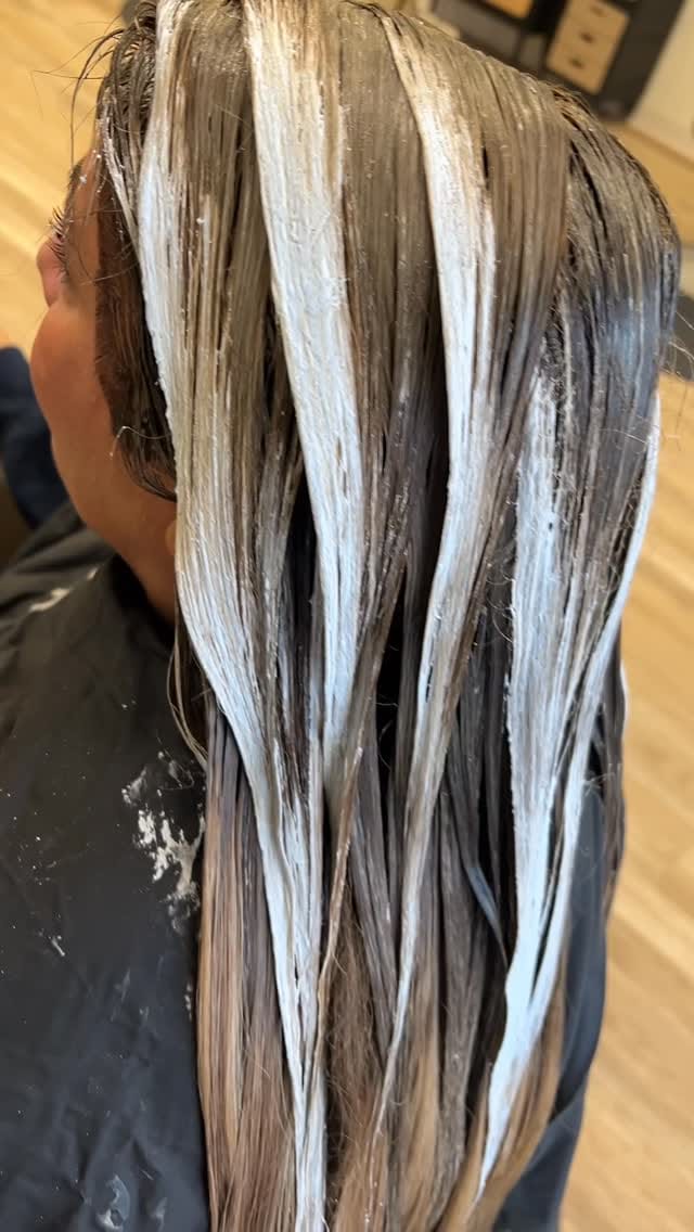 Post 8 by Andrea | EXTENSION SPECIALIST on Instagram (video)